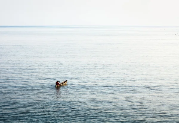 Boot im Ozean — Stockfoto