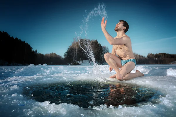 얼음 구멍 재미 — 스톡 사진