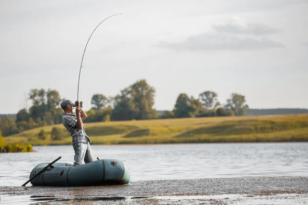 Olgun erkek Balık tutma — Stok fotoğraf