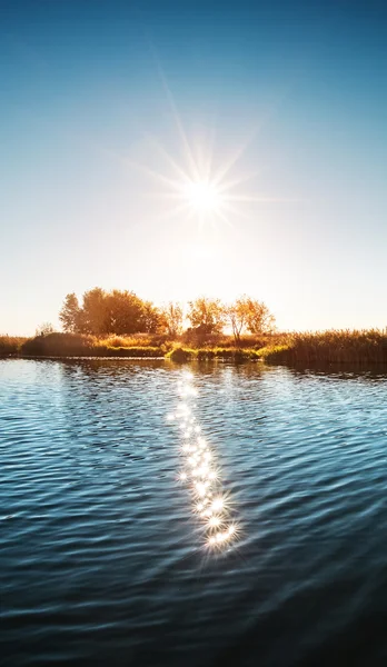 Autumn on the lake — Stock Photo, Image