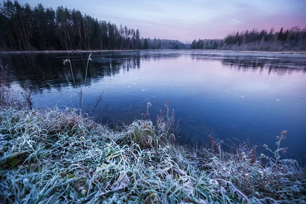 Prima neve sul lago — Foto Stock