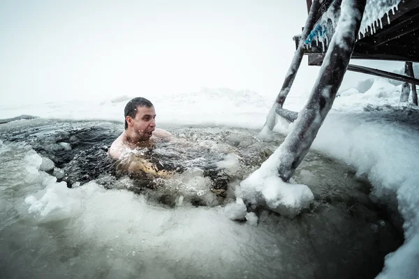 Yüzme buz delik — Stok fotoğraf