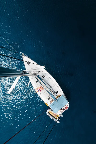 Aerial view of the sailboat anchored — Stock Photo, Image