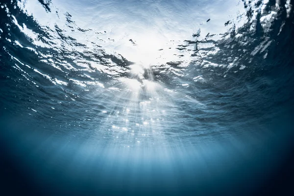Plan sous-marin de la surface de la mer — Photo