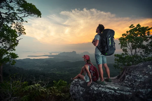 Hikes on top of a mountain — Stock Photo, Image