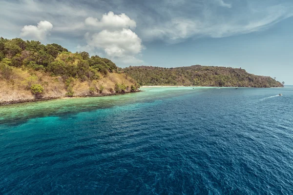 Vista de la isla en el mar de Andamán —  Fotos de Stock