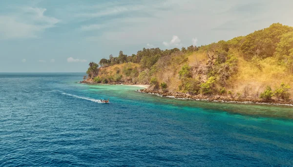 Pohled na ostrov v Andamanském moři — Stock fotografie