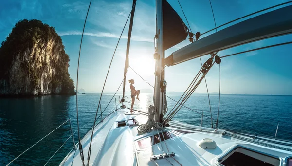 Young lady standing on the bow — Stock Photo, Image