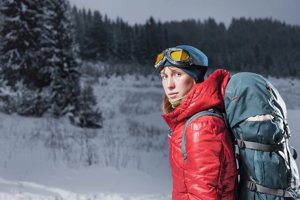 Junge Frau mit Brille — Stockfoto