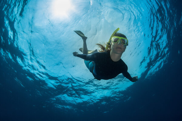 freediver in yellow mask 