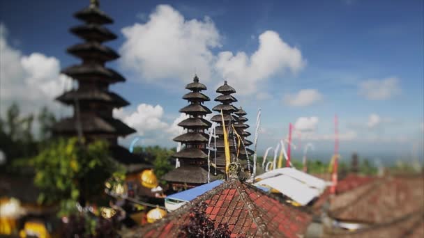 La Pagoda con nubes y cielo azul — Vídeo de stock