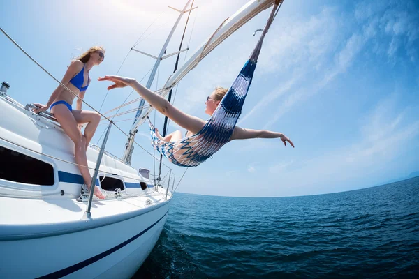 Two women relax on the sail boat — Stock Photo, Image