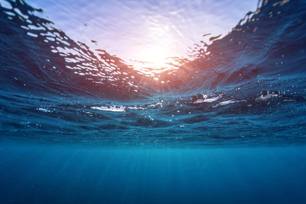 Underwater skott av havsytan — Stockfoto