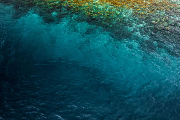 Klare Meerwasseroberfläche — Stockfoto