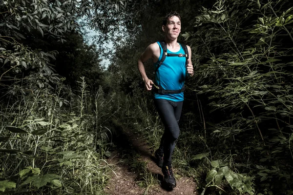 Trail running atleet — Stockfoto