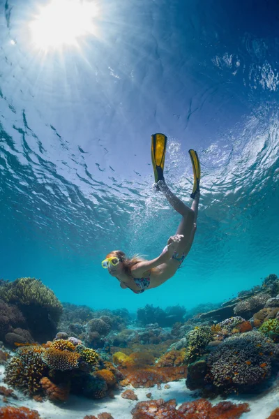 Lady in the sea — Stock Photo, Image