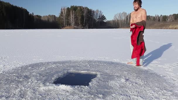 Man in the ice hole — Stock Video