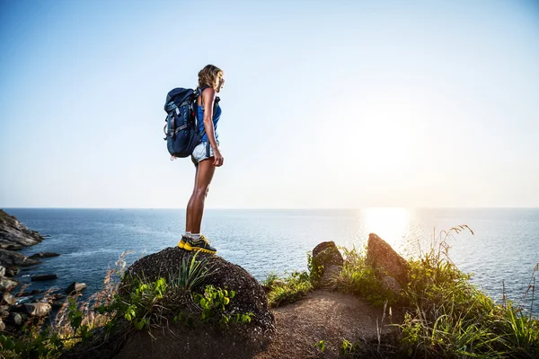 Turista na skále — Stock fotografie