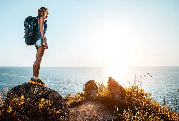 Turista na skále — Stock fotografie