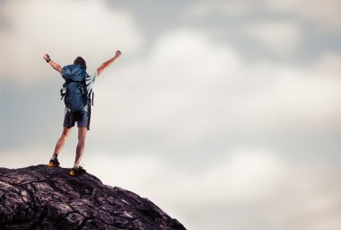 uzun yürüyüşe çıkan kimse üstüne