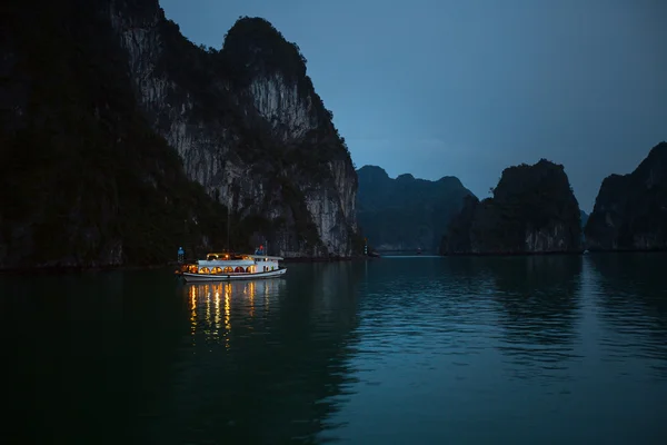 Perahu di teluk. — Stok Foto