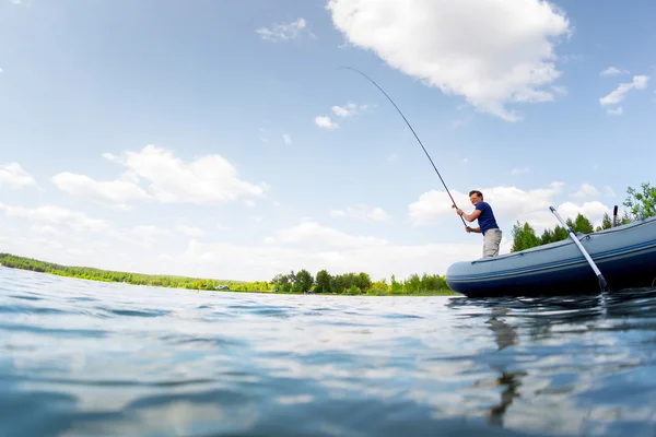 Fiskare på dammen — Stockfoto