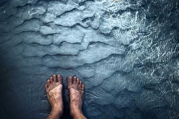 Pies en el agua — Foto de Stock