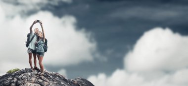 Yürüyüşçüler üstte