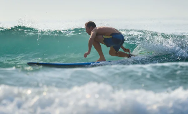 Surfer auf dem langen Brett — Stockfoto