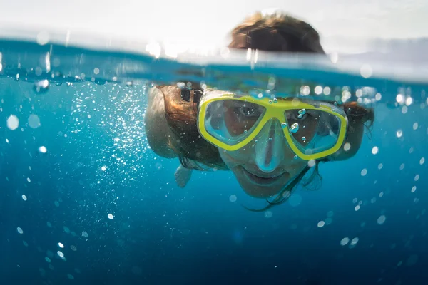 Šnorchlování v oceánu — Stock fotografie