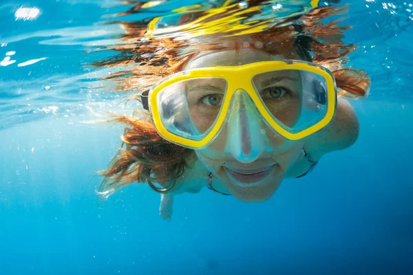 Snorkling i havet — Stockfoto