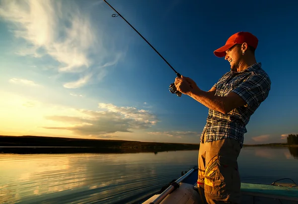 Pescador na lagoa — Fotografia de Stock