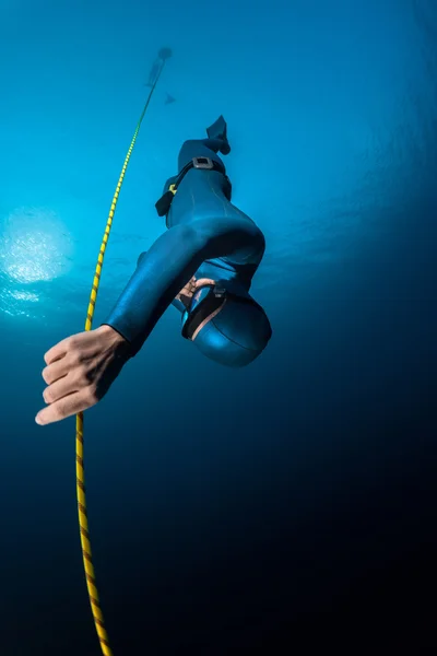 Freediver in the sea — Stock Photo, Image