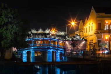 Hoi bir gece, Vietnam