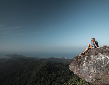 uzun yürüyüşe çıkan kimse üstüne