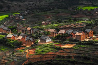 Vadi köyleri, Madagaskar ile