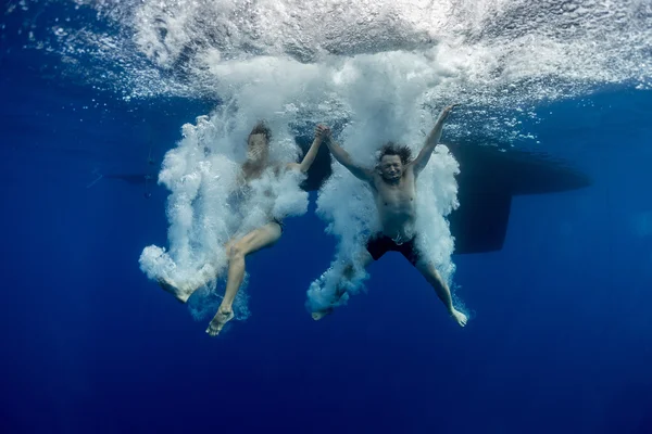 Saltar subaquático para o mar — Fotografia de Stock