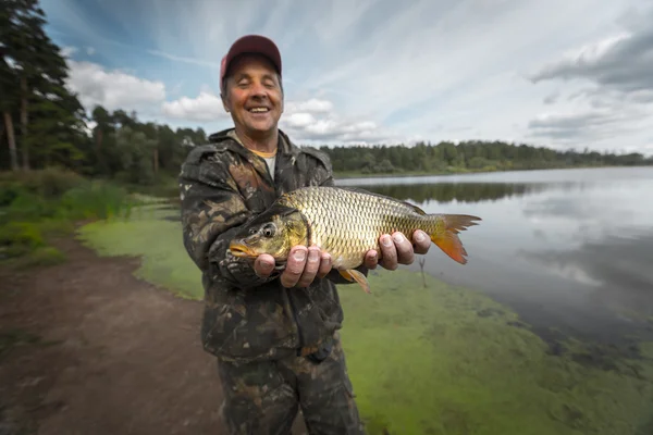 Pescador com peixes — Fotografia de Stock