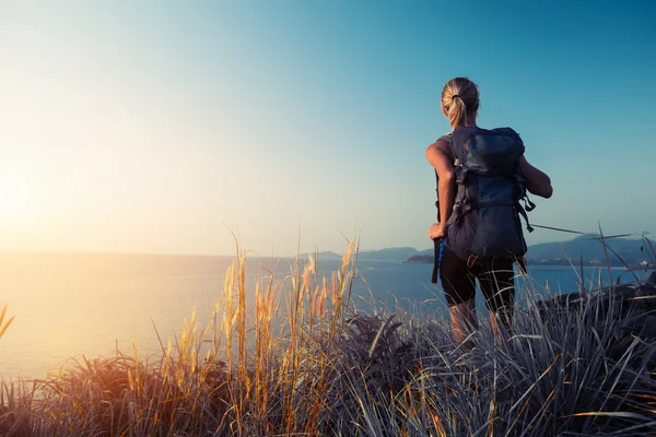 Hiker with backpack — Stock Photo, Image