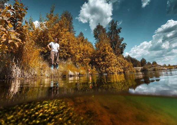 Fisherman on the pond — Stock Photo, Image