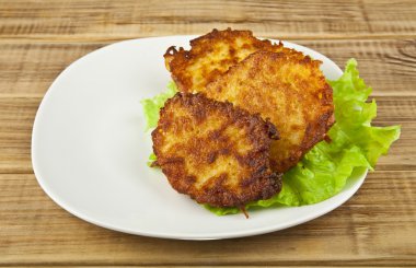 Lezzetli kızarmış patates gözlemesi