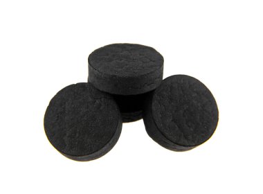 Siyah kömür hapları yığını