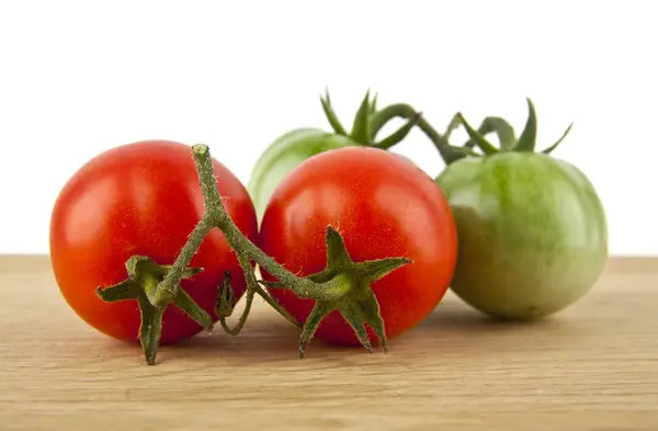 Czerwony i zielony świeże pomidory — Zdjęcie stockowe