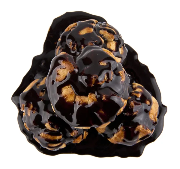 Zoete eclairs in een chocolade — Stockfoto