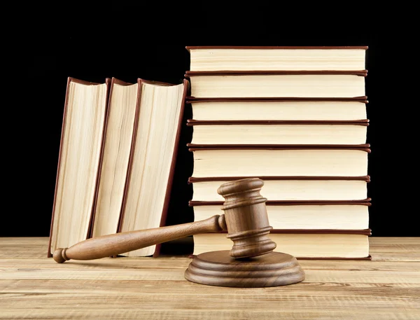 Books and wooden gavel — Stock Photo, Image