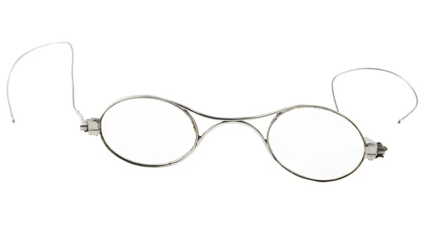 Stare okulary są izolowane na białym tle — Zdjęcie stockowe
