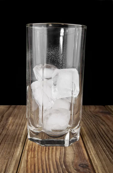 Vidro com gelo — Fotografia de Stock