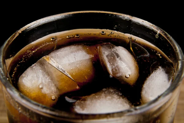 음료와 얼음 유리 — 스톡 사진