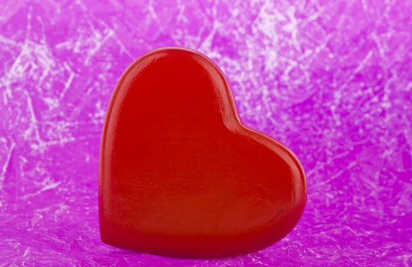Corazón Rojo Sobre Viejo Fondo Rosa — Foto de Stock
