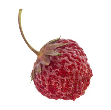 Donmuş kırmızı çilekler beyaz arka planda izole edilmiş..